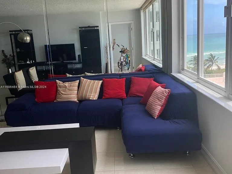 5401 Collins Ave #412 — Photo 4