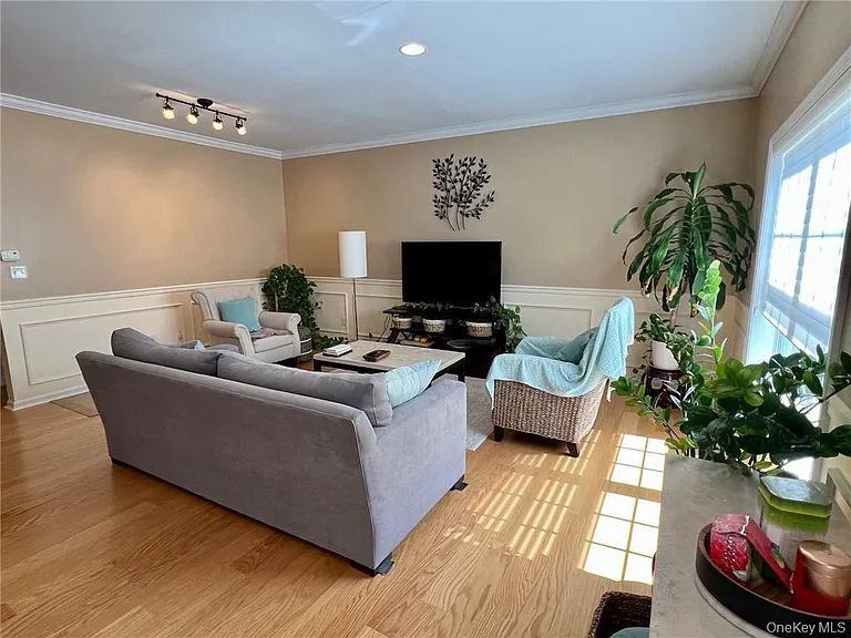 20 Seeley Bull St — Photo 14