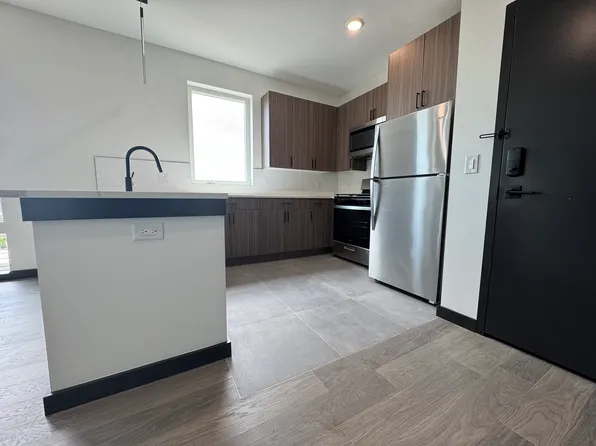 138 Mallory Avenue image 1 of 7