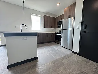 138 Mallory Avenue, #502