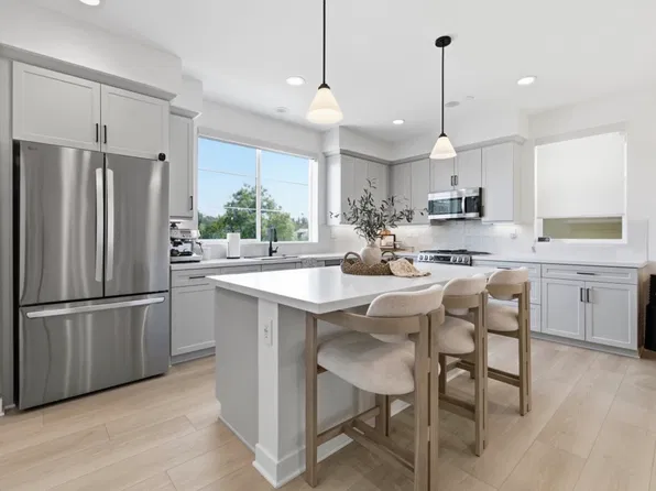 370 Volary Gln, Escondido, CA 92025