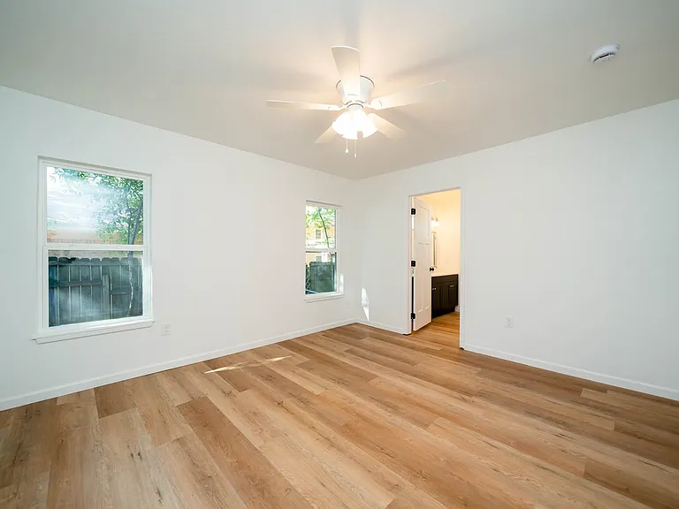 607 N Pacific St — Photo 13
