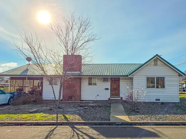 207 Rose Ln, Yreka, CA 96097