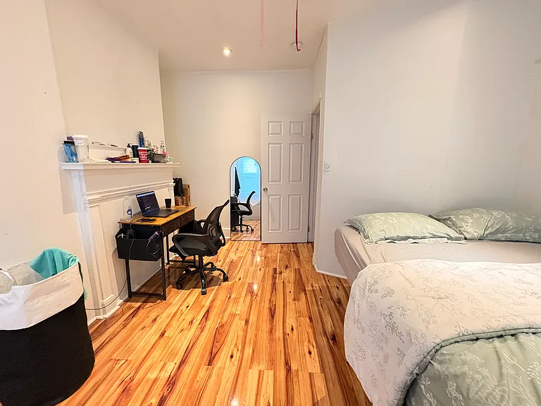 5818 Hobart St #2 — Photo 8