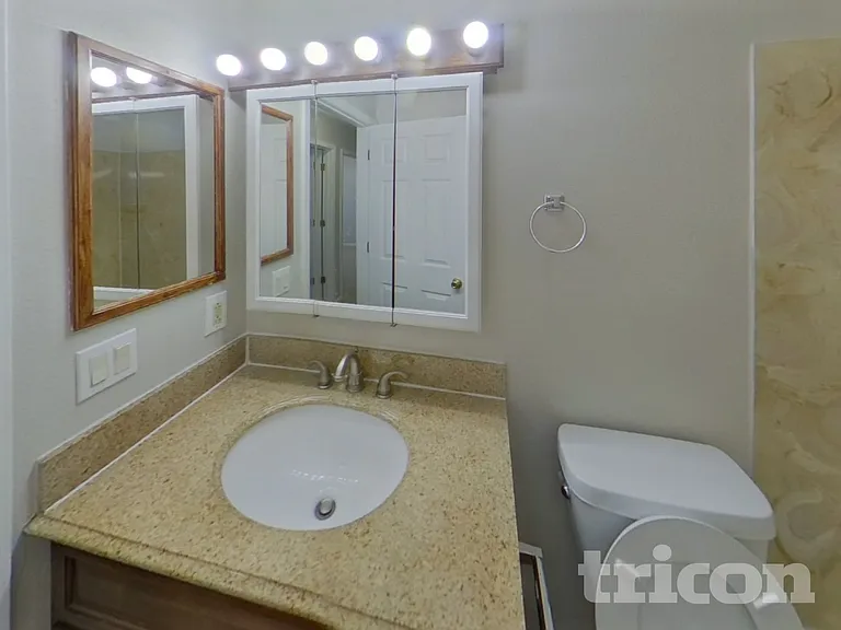 3015 Moonbeam Cir N — Photo 16