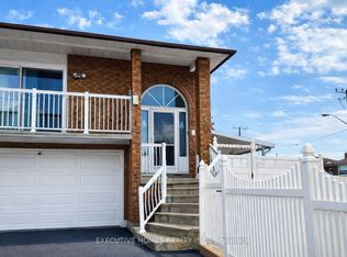 2 Clubhouse Ct, Toronto, ON M3L2K5