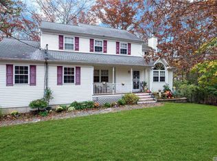 29 Forest Trl, Ridge, NY 11961