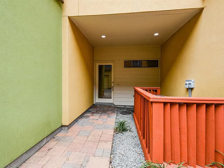 4122 Spencer St — Photo 4