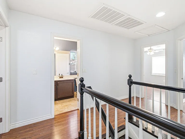 1049 Noble Isle St — Photo 30