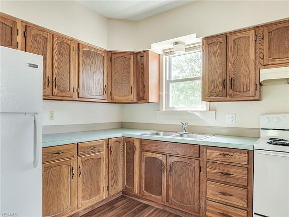3rd image of 532 Princeton Ave