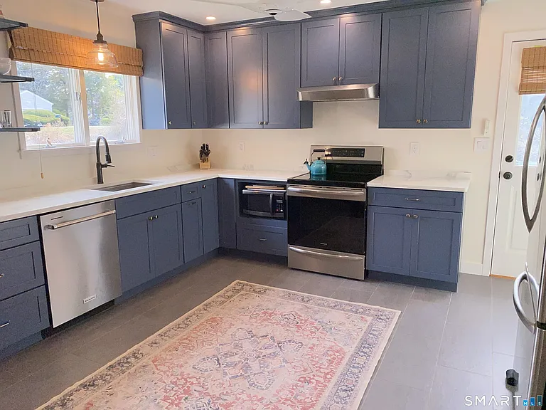 10 Riverbend Dr — Photo 3