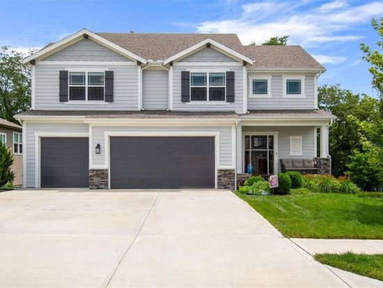 9020 SE 2nd St, Blue Springs, MO 64064