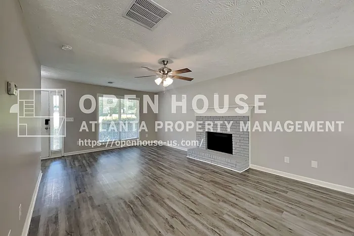 3 bed, 2.5 bath, 1720 sqft, $2,100 — Photo 3