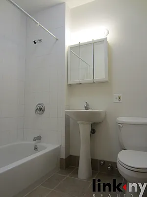 Rented by Link NY Realty | media 27