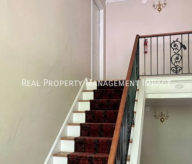1515 E Franklin St #22 — Photo 8