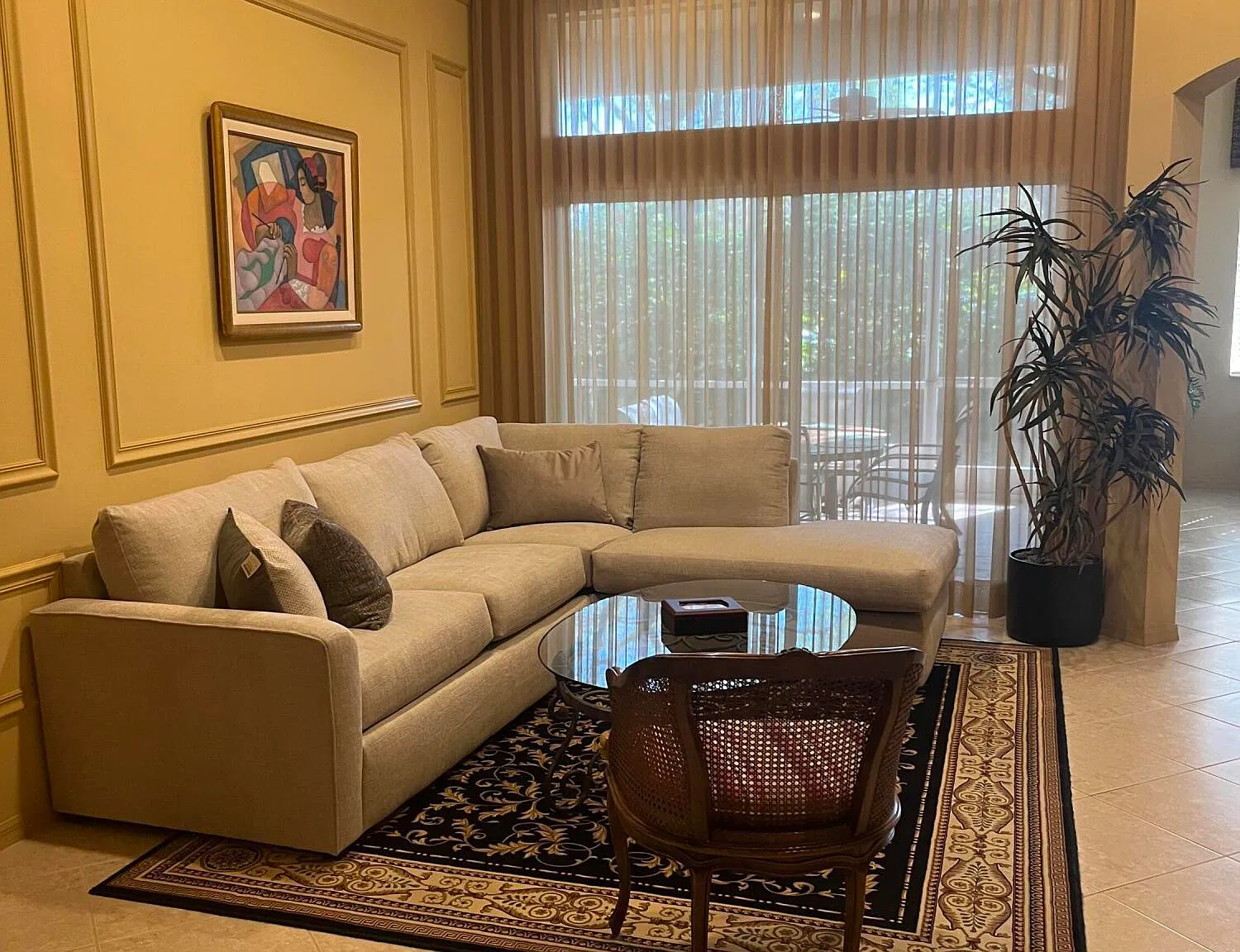 3 bed, 2.0 bath, 2048 sqft, $4,100 — Photo 3