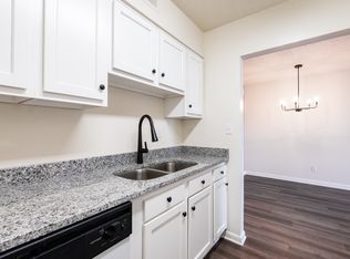 Grinstead Manor Apartments, Louisville, KY 40204