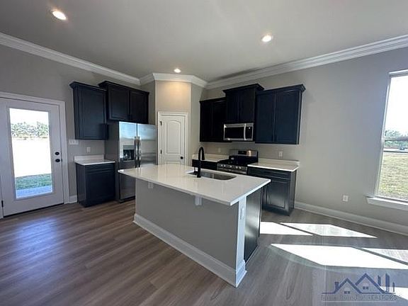 2nd image of 110 Oriole St