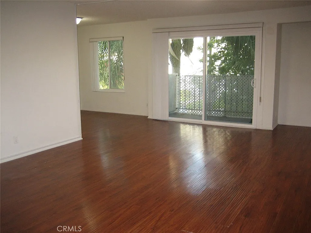 Building Photo - 433 S Manhattan Pl #201