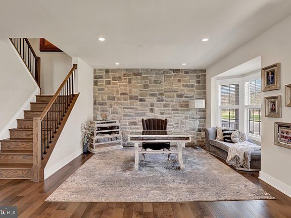 5th image of 4857 Indigo Dr