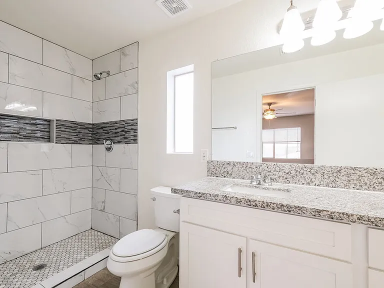 2409 S 83rd Dr — Photo 11