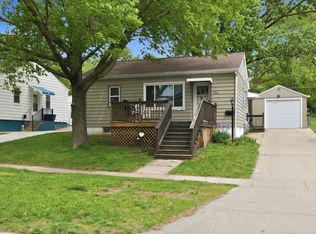 1708 W 3rd St, Perry, IA 50220