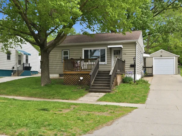 1708 W 3rd St, Perry, IA 50220
