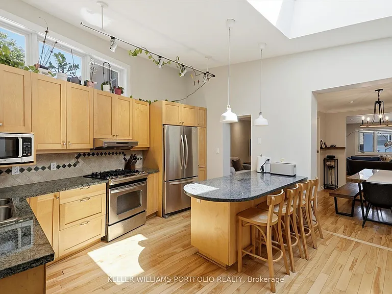 222 Hillsdale Ave E — Photo 15