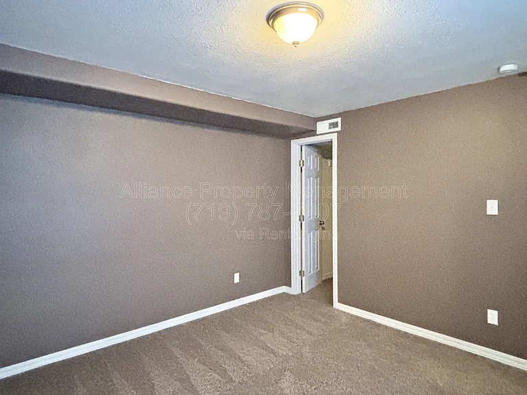 212 Oxbow Dr — Photo 26