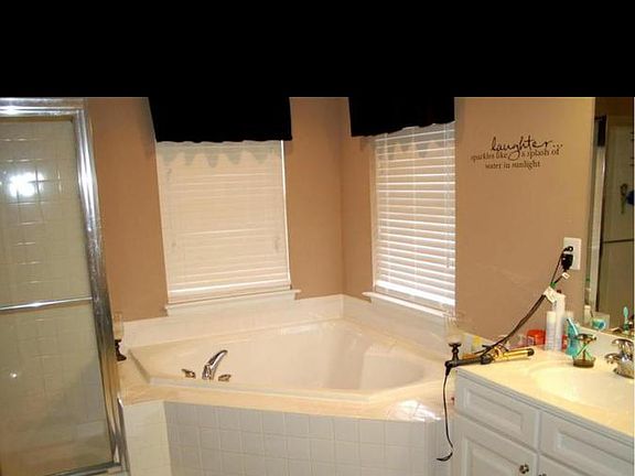 3rd image of 9510 Laurel Oak Dr