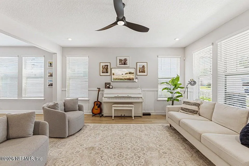 4 bed, 3.5 bath, 2754 sqft, $3,900 — Photo 4