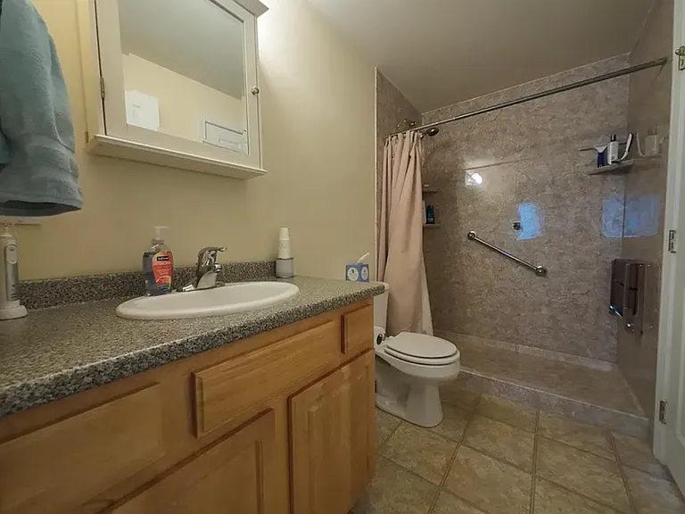 211 W Mitchell St #B — Photo 6