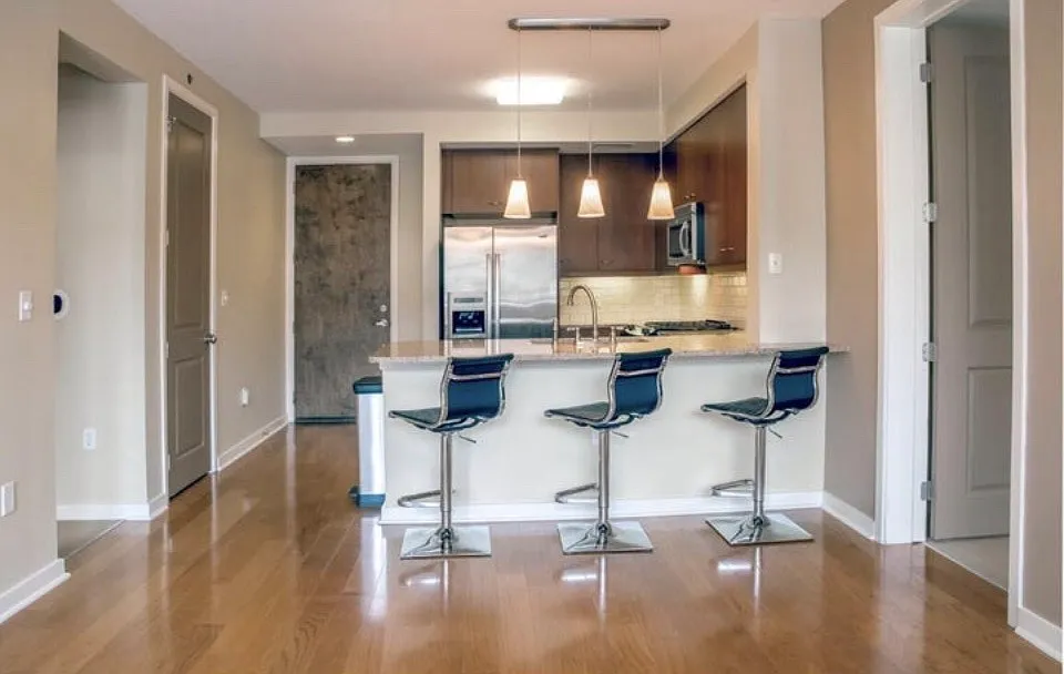 2 bed, 1059 sqft, $2,500 — Photo 2