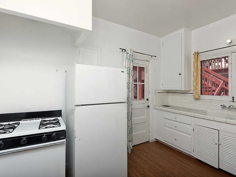 2344 Curlew St #5 — Photo 13