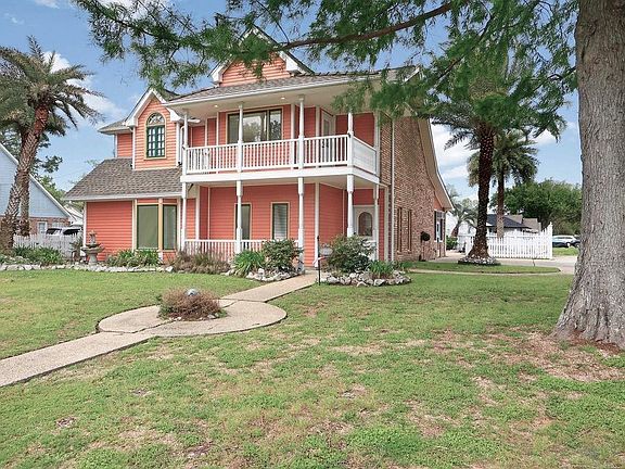 3rd image of 577 S Destrehan Ave