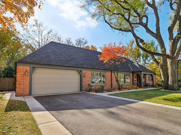 1443 Woodhill Dr, Northbrook, IL 60062