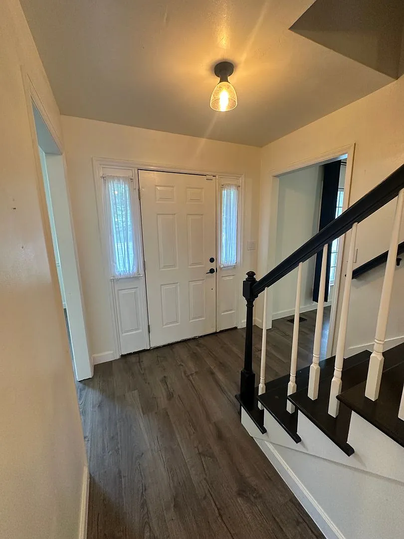 Don't miss this beautiful 3-bedroom, 2.5-bath home with a bonus room in the highly sought-after J... — Photo 3