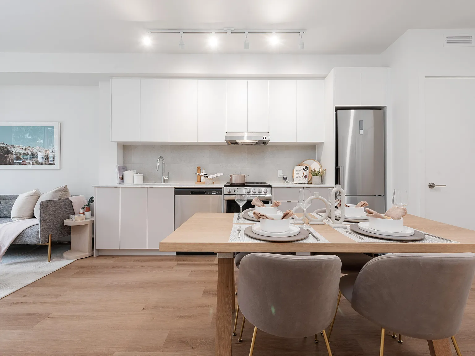 Jinju - Mid Rise — Photo 1
