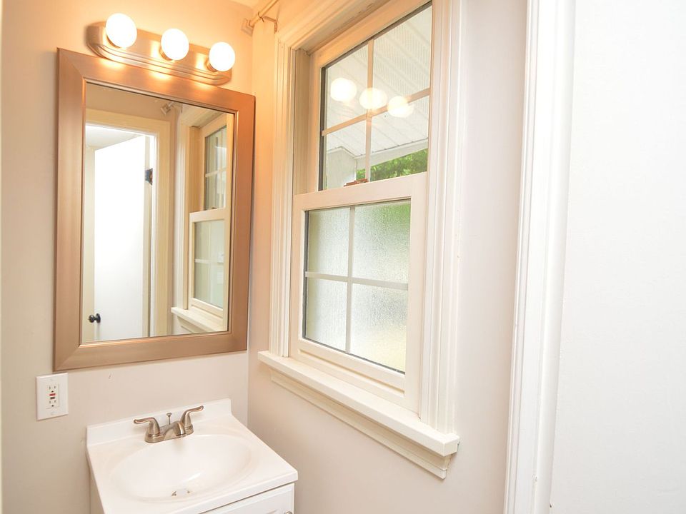 1st image of 7 Laureldale Dr