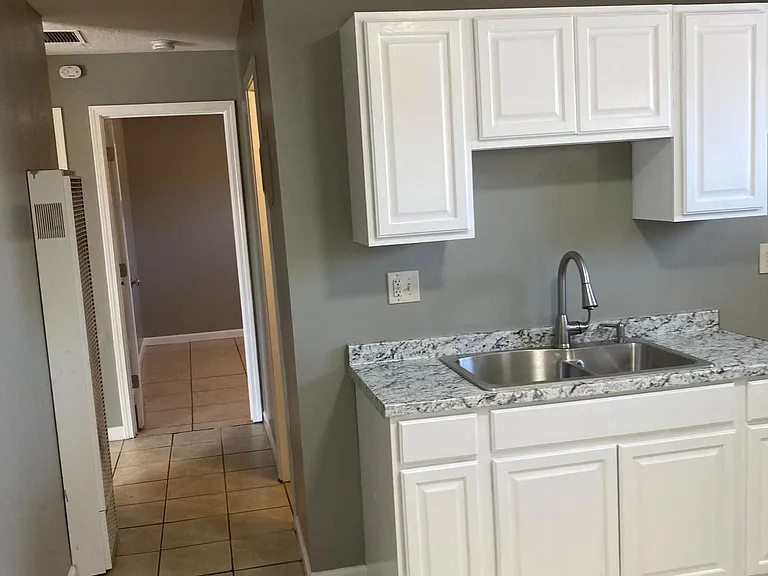 404 Texas St NE #2 — Photo 8