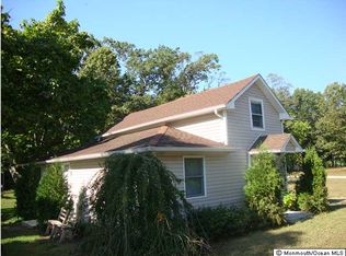 24 Havens Bridge Rd, Farmingdale, NJ 07727