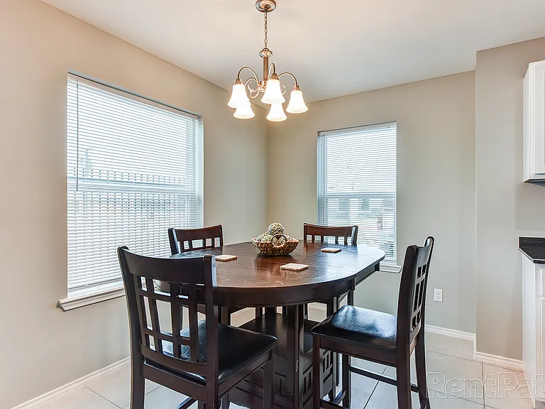 Mercedes Place Apartments — Photo 8