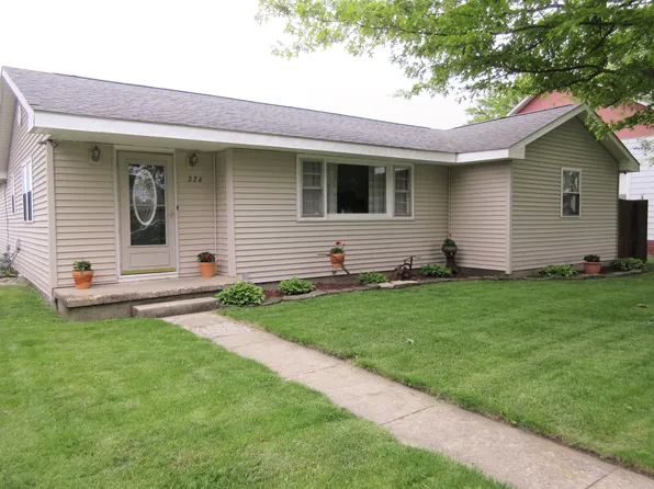 226 S Noah St, Lovington, IL 61937