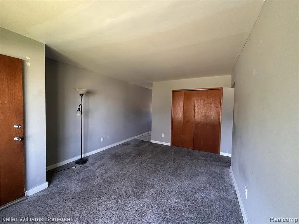 1 bed, 1.0 bath, 800 sqft, $875 — Photo 2