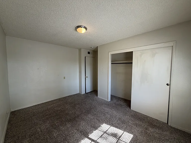1704 Rose Ave — Photo 7