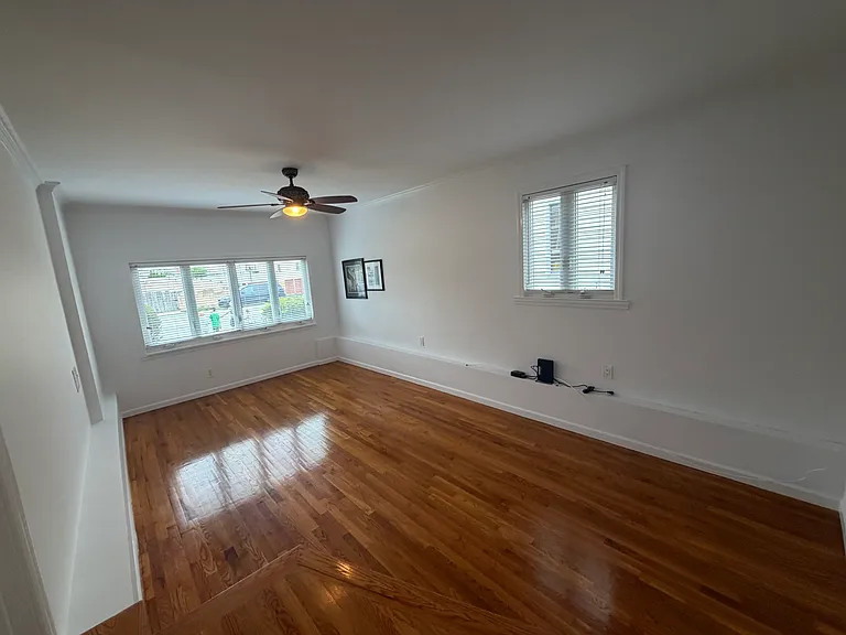 Caswell Ave — Photo 10