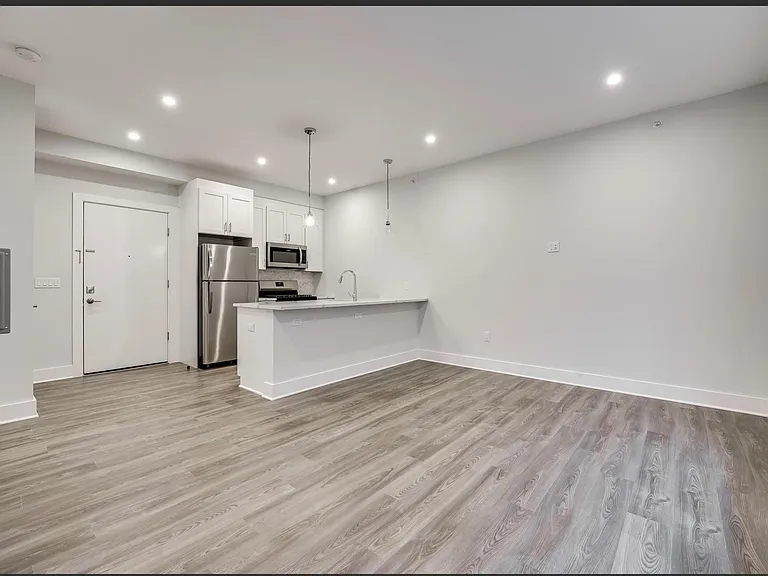 658 Grand St #504 — Photo 10