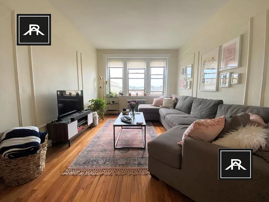 2 bed, 1.0 bath, $2,600 — Photo 1