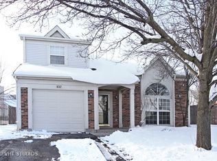 832 Castleton Ct, Mundelein, IL 60060