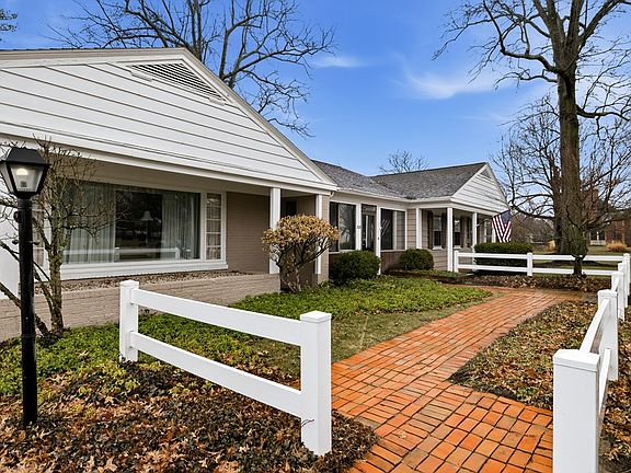 2nd image of 535 Woodhill Rd